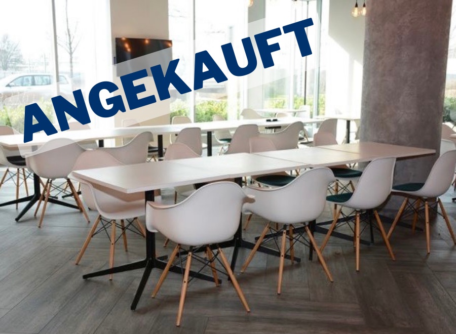 Angekauft: Konferenztische und Schalenstühle