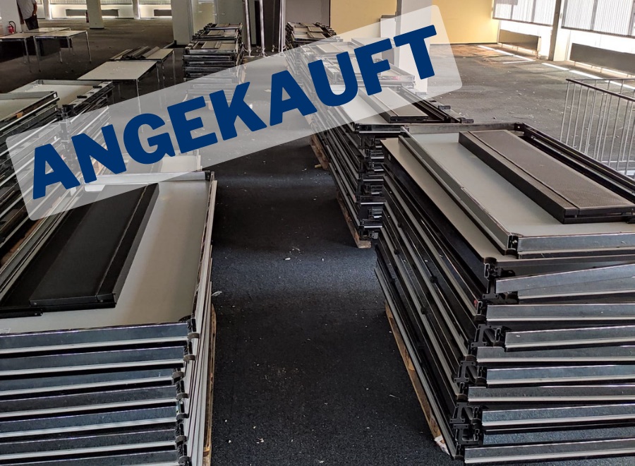 Angekauft: Schrank- und Regalteile